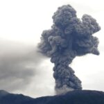 Виверження вулкана: загинули 11 туристів, десятки зникли безвісти