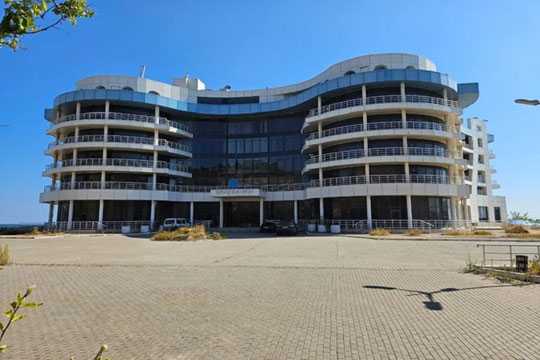 Незаконно побудований корпус готелю пiд Одесою намагаються продати вже втретє