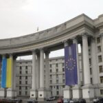 МЗС розпорядилося відновити надання послуг українцям призовного віку за кордоном