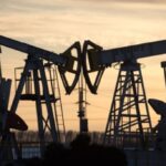 Нафта дорожчає після падіння цін до мінімумів березня напередодні
