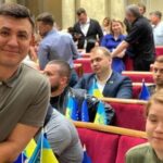 «Тищенко бʼє військових руками тітушні, Безугла — словом. Невідомо, хто завдає більшої шкоди», — Яхно