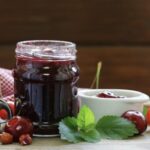 Яскравий та ароматний: як приготувати корисний десерт з вишні на зиму