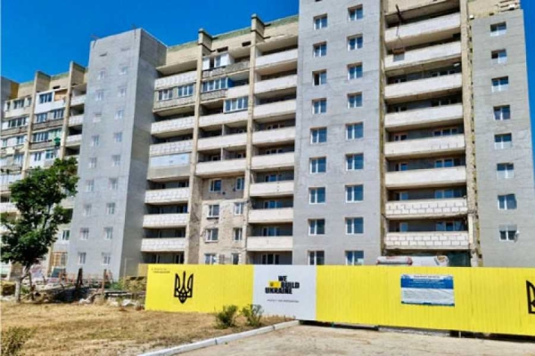У житловому будинку в Сергiївцi утеплюють стiни