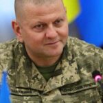 Знову на війну? Залужний пояснив, чому одягнув військову форму (фото)
