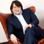 Європейські уряди мають припинити переховувати у себе українських олігархів, поки в Україні…