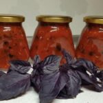 Смачний, ароматний, без оцту: простий рецепт базилікового соусу