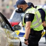 Обличчя краще не чухати: поліцейський розповів, як патрульні розпізнають, що водій каже неправду