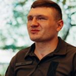 «Травми отримав вкрай важкі — наскрізні поранення очниць та термічні опіки очей»: ветеран, який втратив зір, вчить інших не здаватись