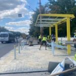 У Днiпрi встановлюють ще одну сучасну зупинку