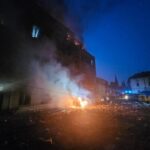 У Львові сильні руйнування після нічної ракетно-дронової атаки росіян, у місті пожежі, є жертви (фото, відео)