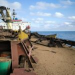«Очікуємо на реакцію світу»: росіяни обстріляли в Чорному морі судно із зерном для…