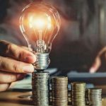 Ціна на електроенергію в Європі за рік впала на 67%, а в Україні зросла на 70%: де світло…