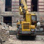 У центрі столиці почали розбирати чергову історичну будівлю
