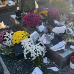 У Львові невідомі сплюндрували могили військових на Личаківському цвинтарі (фото)