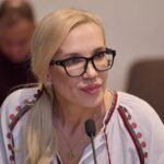 Мільйони гривень у борг у 12-річного сина та нерухомість за заниженими цінами: як живе голова…