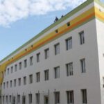 У будiвлi полiклiнiки в Тростянцi завершують утеплення фасаду