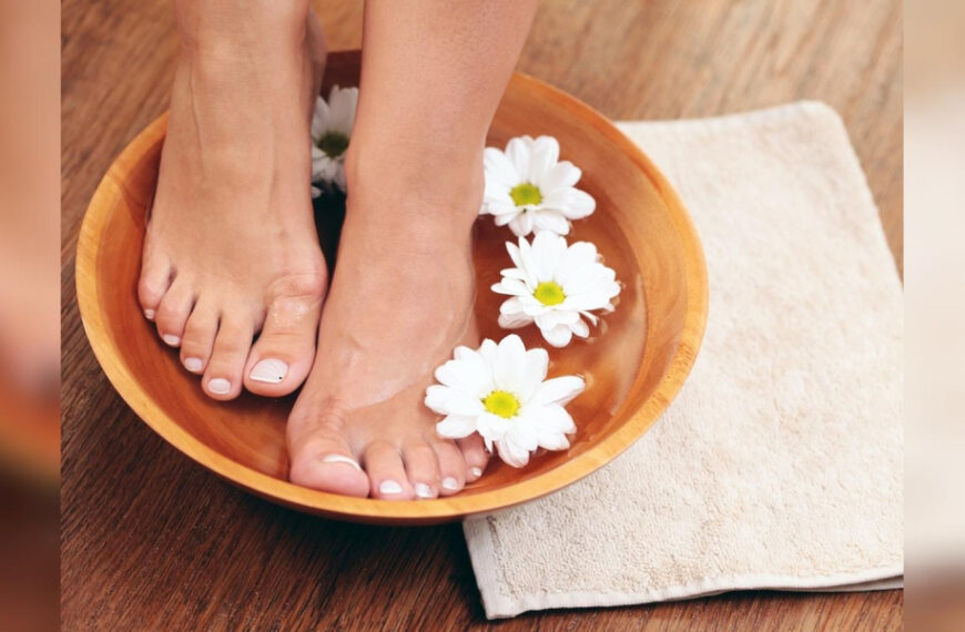 Опустіть ноги в оцет на 20 хвилин:&hellip;