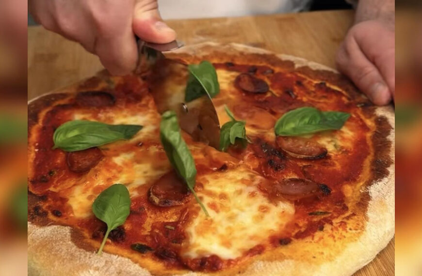 Формуємо дві сексапільні кульки з тіста:&hellip;