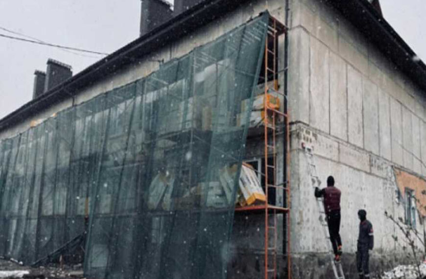 У Бородянцi ремонтують постраждалий вiд росiян будинок