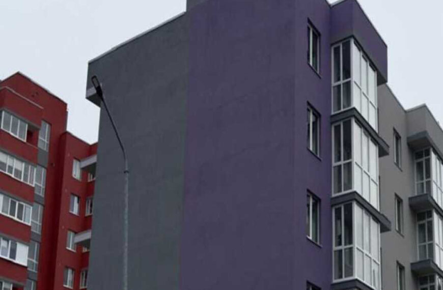 У Бучi виконують внутрiшнi роботи у вiдновленiй секцiї постраждалого вiд росiян будинку