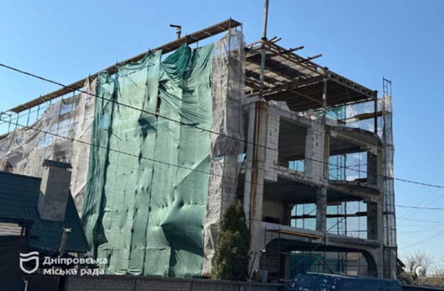 У Днiпрi демонтують незаконну забудову