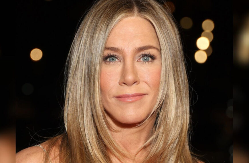 Марить, що він бог, одружений з Дженніфер&hellip;