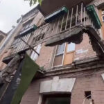 Не дрон і не ракета: у Києві обвалився балкон з американським режисером