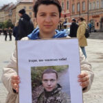 «Я був з ним у полоні»: завдяки акції на підтримку військовополонених і зниклих безвісти у Варшаві…
