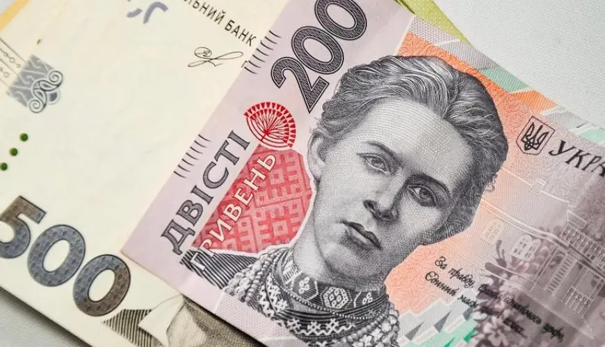 Переселенці та українці за кордоном зможуть отримувати пенсії не лише в Ощадбанку