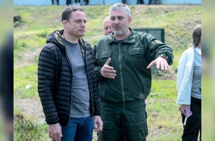 Юнаки та дівчата навчаються життєво важливим…