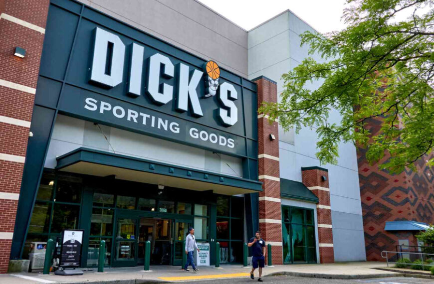 Американський рітейлер Dick’s Sporting придбає мережу Foot Locker за $2,4 млрд