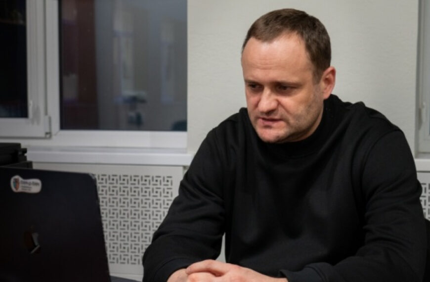 Дві третини виділених бюджетних коштів спрямовують на прифронтові дороги – Кулеба