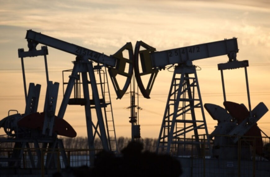 Нафта дешевшає на тлі очікування зростання запасів у США