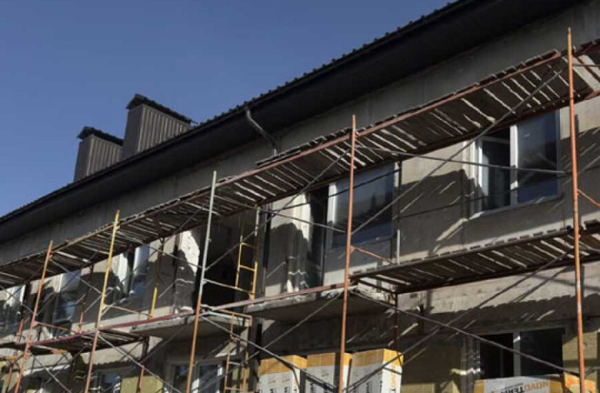 У Бородянцi вiдновлюють житловий будинок