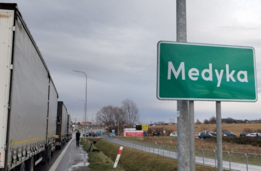 У пункті пропуску «Шегині – Медика» у суботу можливе сповільнення руху вантажівок