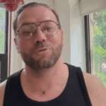 Щось забагато: мережа відреагувала на поради щодо стильних образів від Андре…
