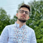 «Уперше в житті залишив автограф на футбольній бутсі»: співак Юлік зустрівся з українськими…