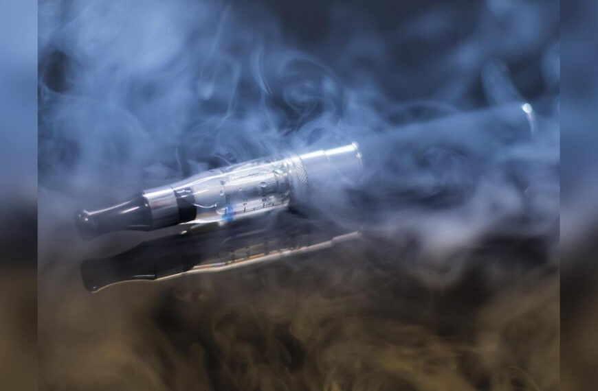 Викликає нові хвороби серед підлітків: в Україні хочуть заборонити електронні цигарки
