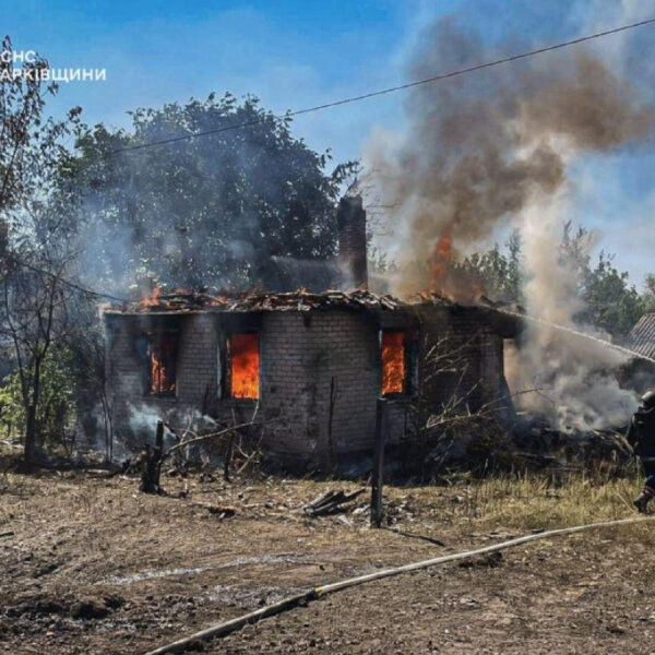Росіяни обстріляли села на Харківщині, коли місцеві жителі зібралися для отримання гуманітарки: є жертви (фото)