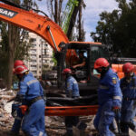 Одинадцять загиблих та 135 поранених: у Києві розбирають завали та підраховують постраждалих внаслідок…