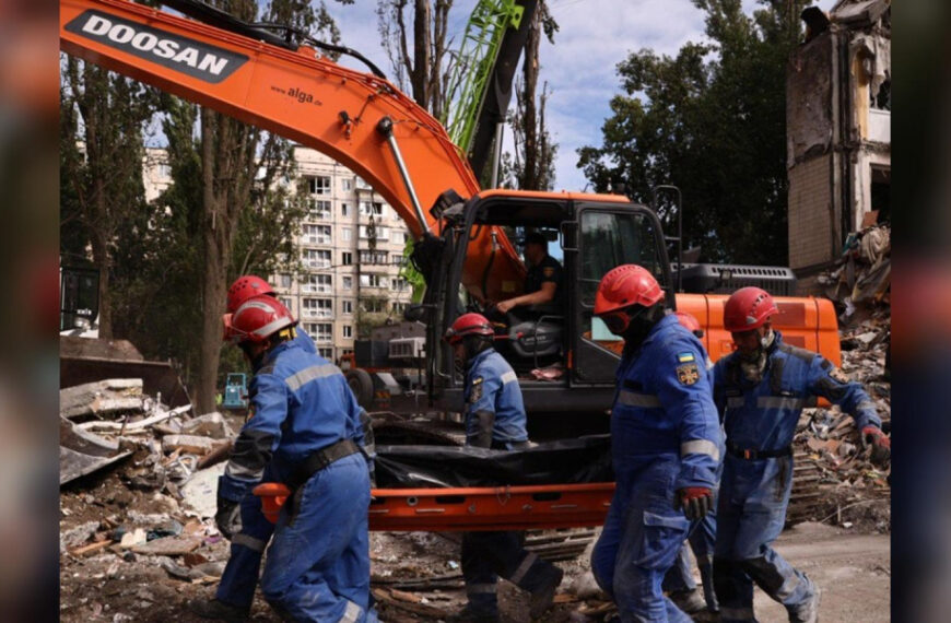 Одинадцять загиблих та 135 поранених: у Києві розбирають завали та підраховують постраждалих внаслідок нічного удару ворога