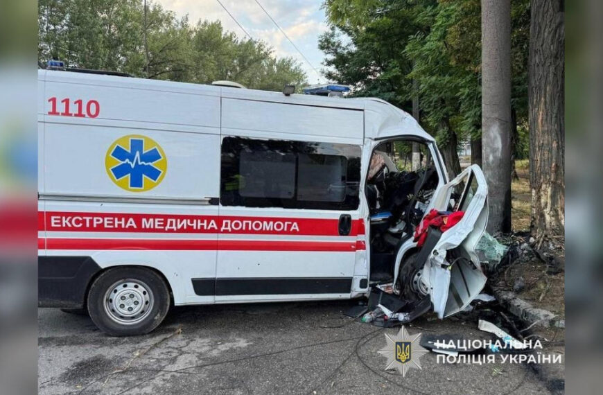 «Швидка» потрапила у ДТП у Дніпрі: загинув&hellip;