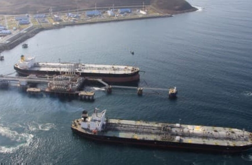 Індійські державні НПЗ призупиняють закупівлі російської нафти – Reuters