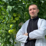 На стінах досі залишилися сліди — міна влучила в теплицю й зруйнувала її: як 19-річний…