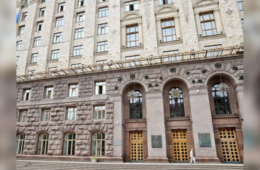 Руйнує довіру до України: Борислав Береза заявив про підготовку владою обшуків та вручення підозр депутатам Київради