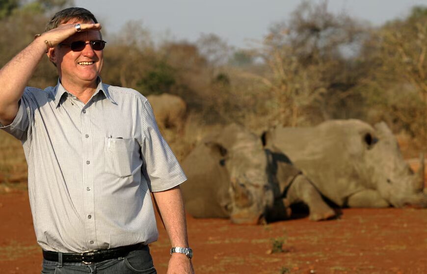 Південна Африка звинувачує 6 осіб у масштабній схемі торгівлі рогами носорогів, що охопила майже 1000 одиниць.