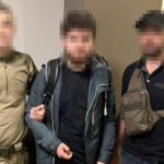 Розставляв «відеопастки», щоб коригувати удари по Києву та шпигувати на «Укрзалізниці»: СБУ затримала…