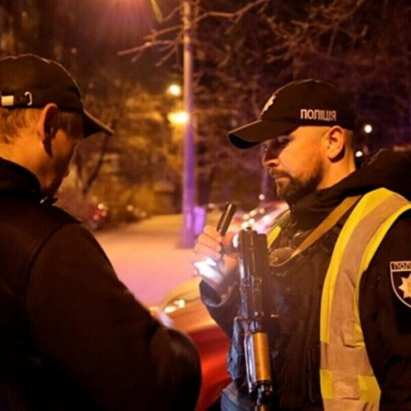 Можливо, до 1700 гривень: в Україні хочуть запровадити штрафи за порушення комендантської години
