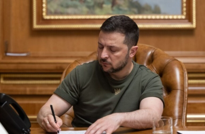 Зеленський підписав закон про заборону примусового стягнення боргів з бізнесу з окупованих територій