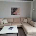 Порожня стіна над диваном: головна помилка, що створює відчуття незакінченого…